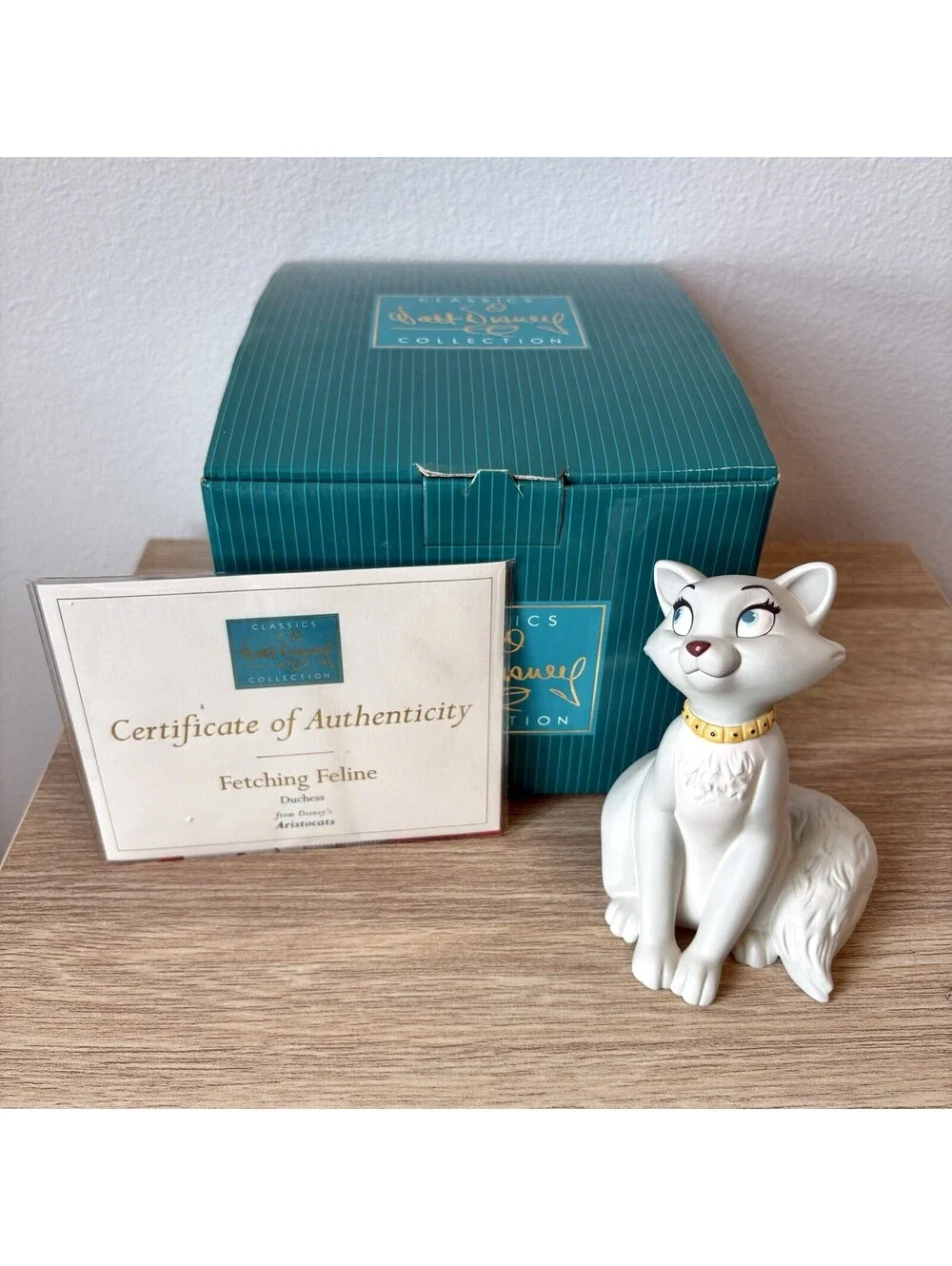 WDCC Aristocats Duchess Fetching Feline 30th Anniversary Walt Disney Figurine
